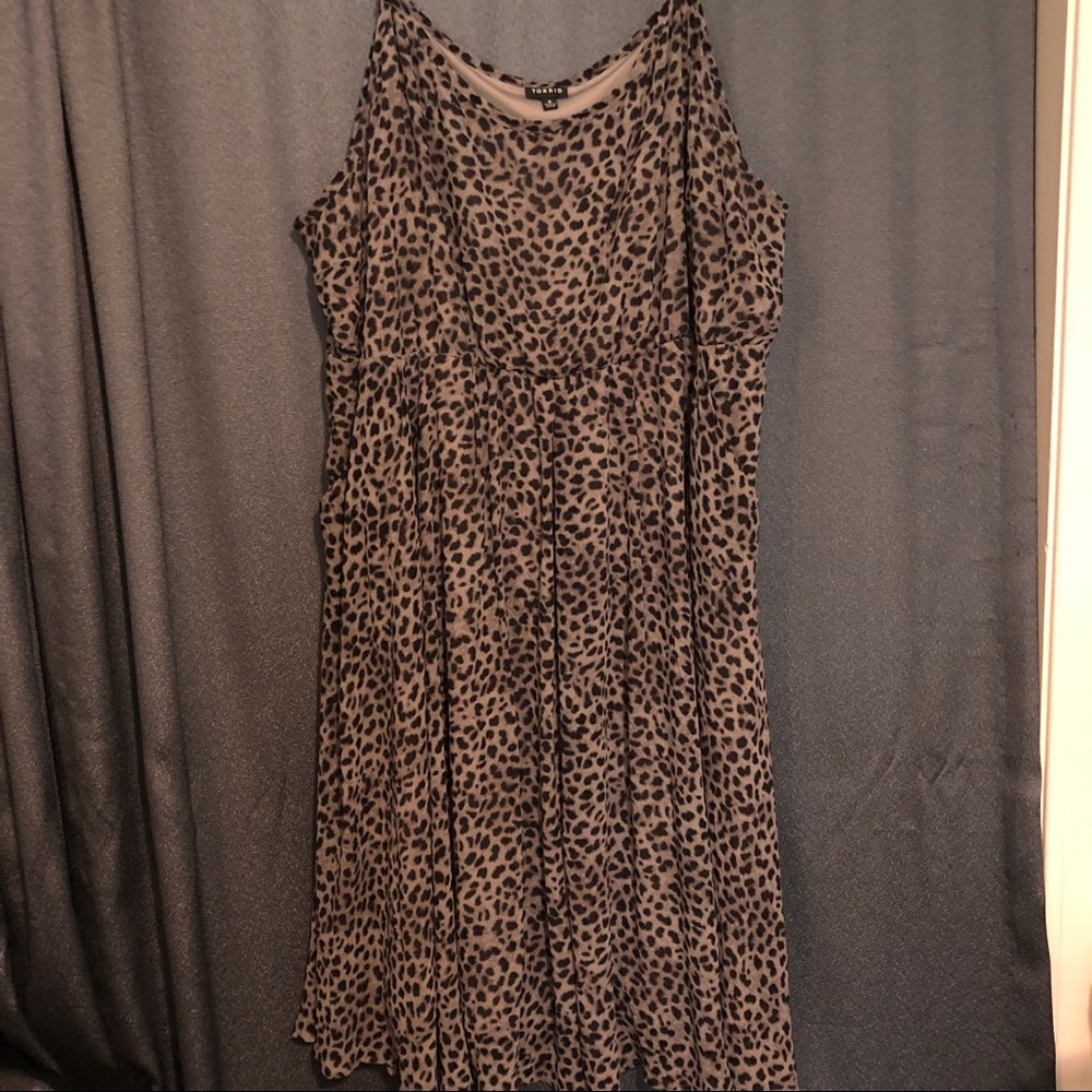 Torrid Size 4 Grey Animal Print Dress With Pockets